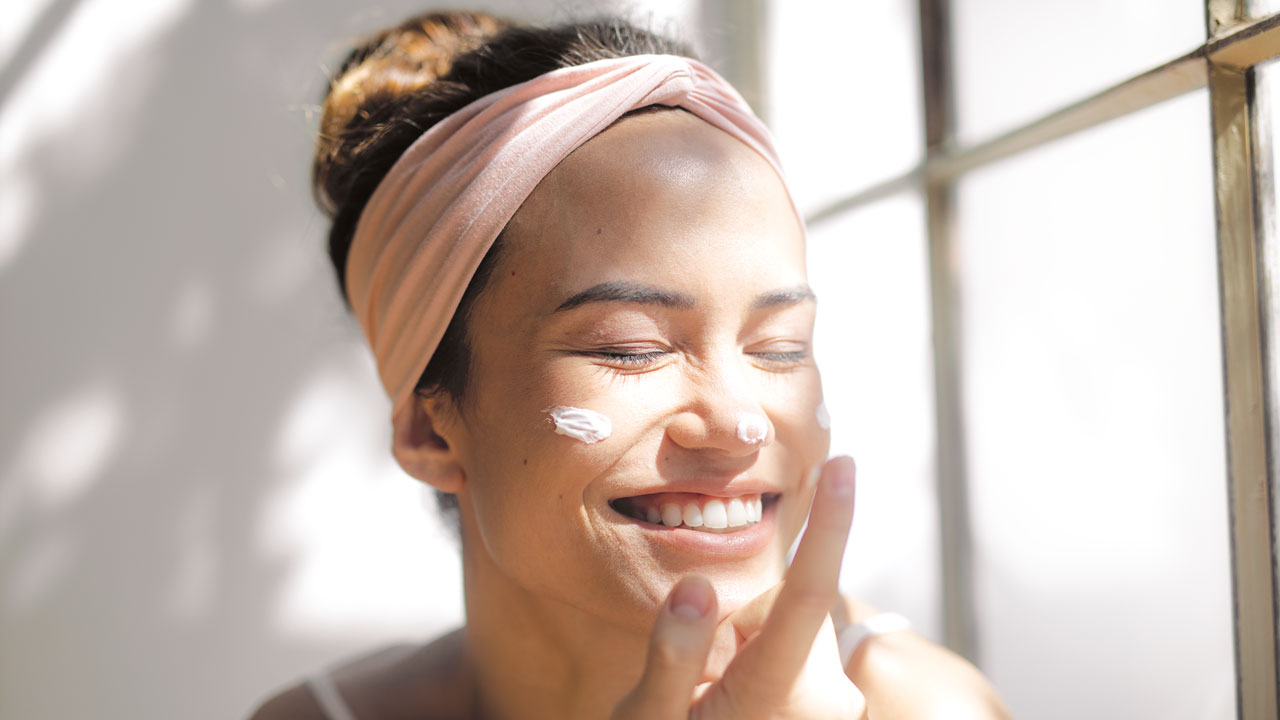 Schonende Gesichtscreme für unreine Haut mit CBD